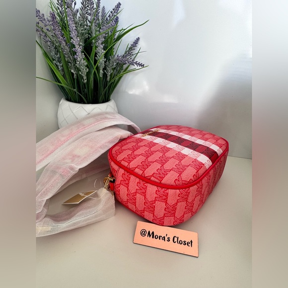 Michael Kors Jet Set Travel MD
Oval Camera Crossbody Bag - Picture 3 of 9